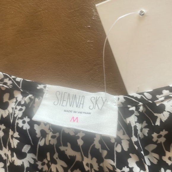 Blouse never worn - Picture 3 of 4